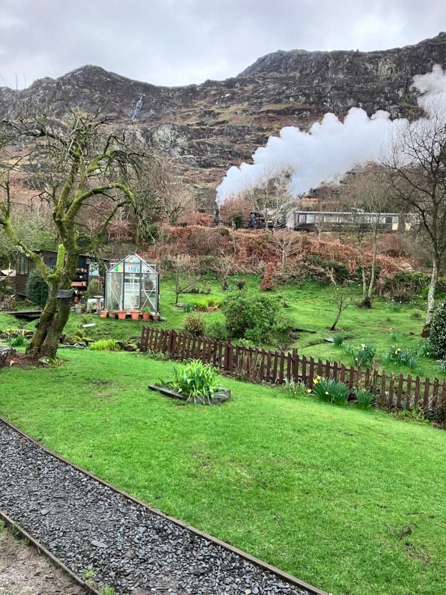 Bryn Elltyd Eco House Pensionat Blaenau Ffestiniog Eksteriør billede